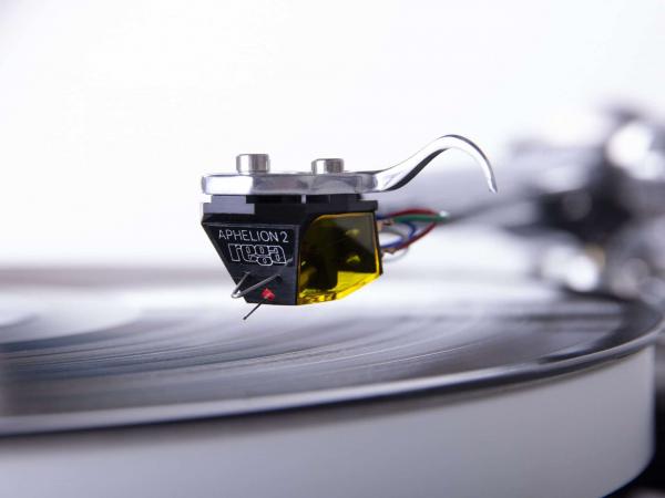 Rega Planar 10 (mit Tonabnehmer Rega Aphelion 2 MC)